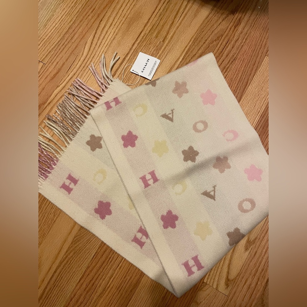 New with tags Coach scarf